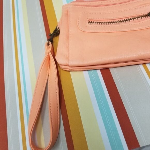 New Wristlet Wallet. Faux leather. - Picture 3 of 8